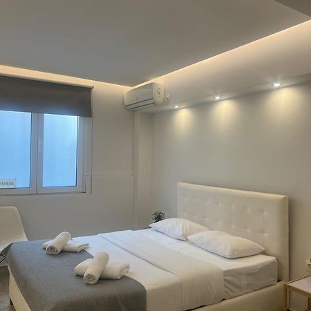 Purple- Lux Studio 2' From Metro Petralona Atenas Exterior foto